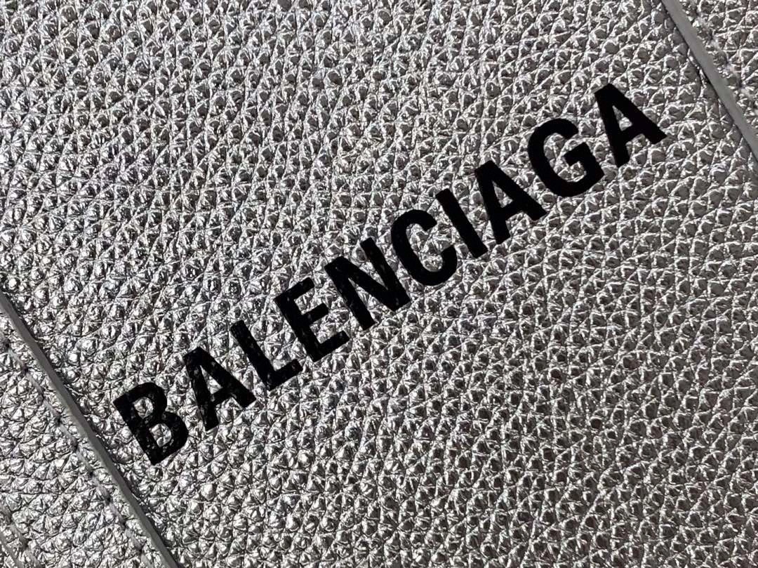 B. everyday tote item:B-B00A2428